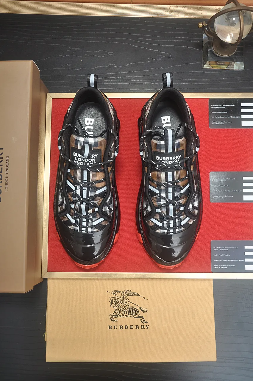 Men's shoes 💰680💶[Burberry] (cowhide lining) classic low-top sneakers｜Imported cowhide with classic plaid fabric｜Cow leather lining｜Original outsole｜Fine workmanship and comfortable to wear Size: 38-44 (customized at 45)